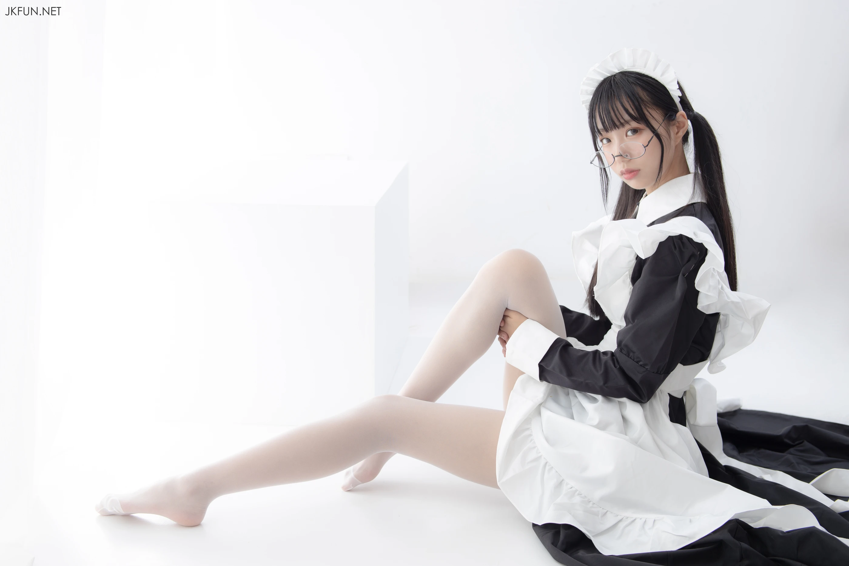 森萝财团 [JKFUN-017] 眼镜白丝女仆 [127P 1V]插图3